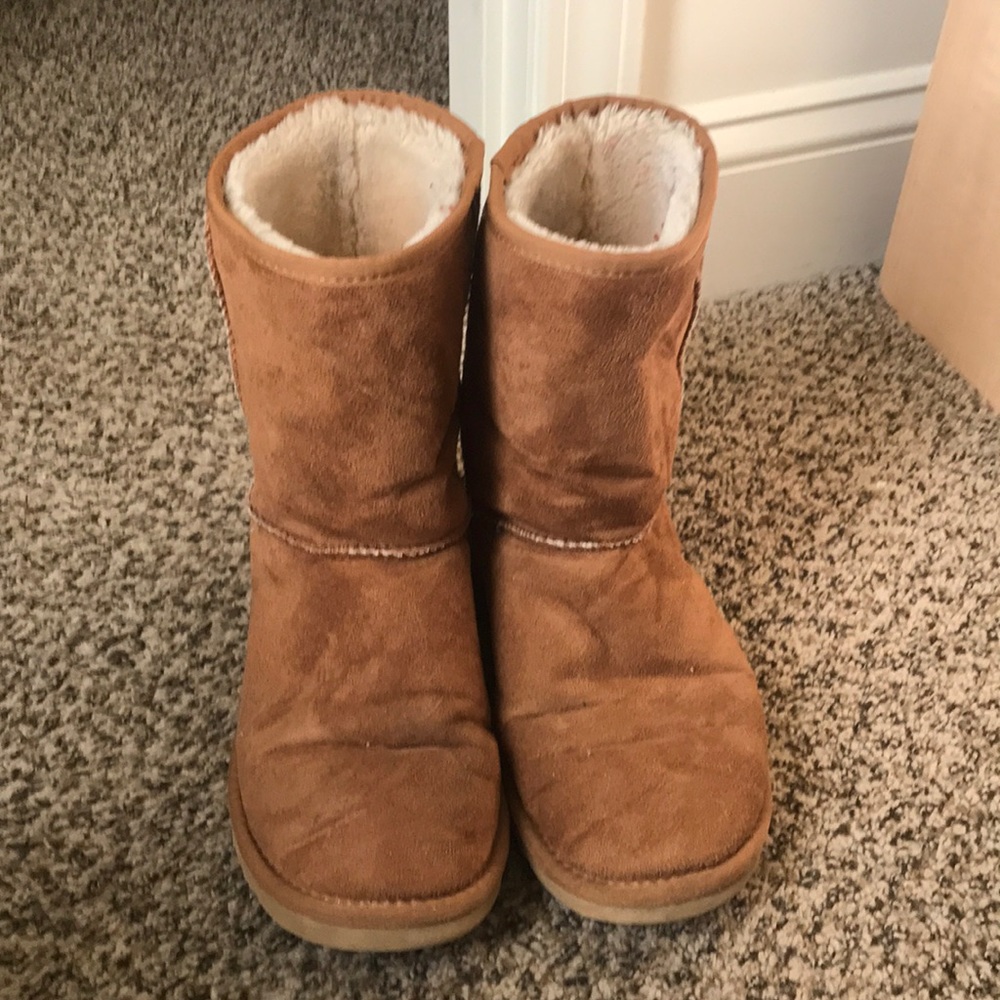 Size 8 chestnut brown ugg boots